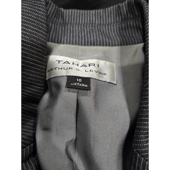 Tahari Arthur Levine Pinstripe 2 Button Blazer Womens Size 16 Black Lined EUC - Picture 8 of 8